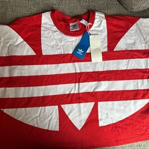 Adidas Red and White Graphic Tee - Cropped